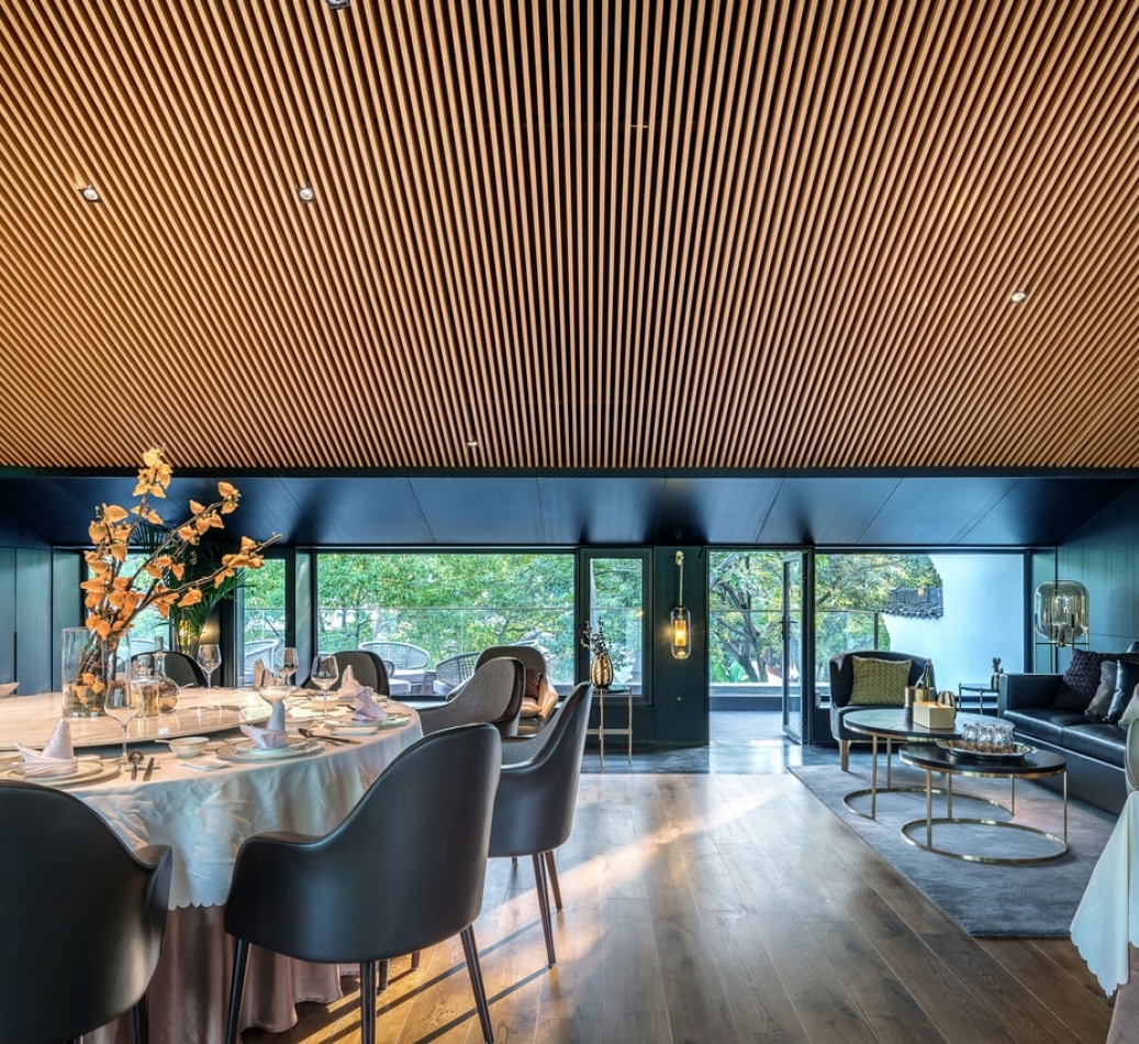 photo-1531973904483-02b6311f3d90